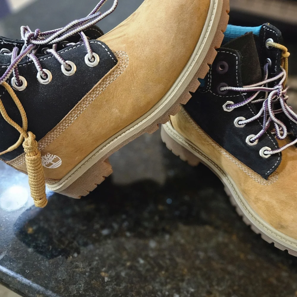 Boots - Picture 3 of 7